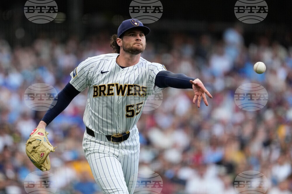 Phillies Brewers Baseball