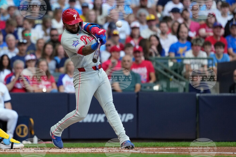 Phillies Brewers Baseball
