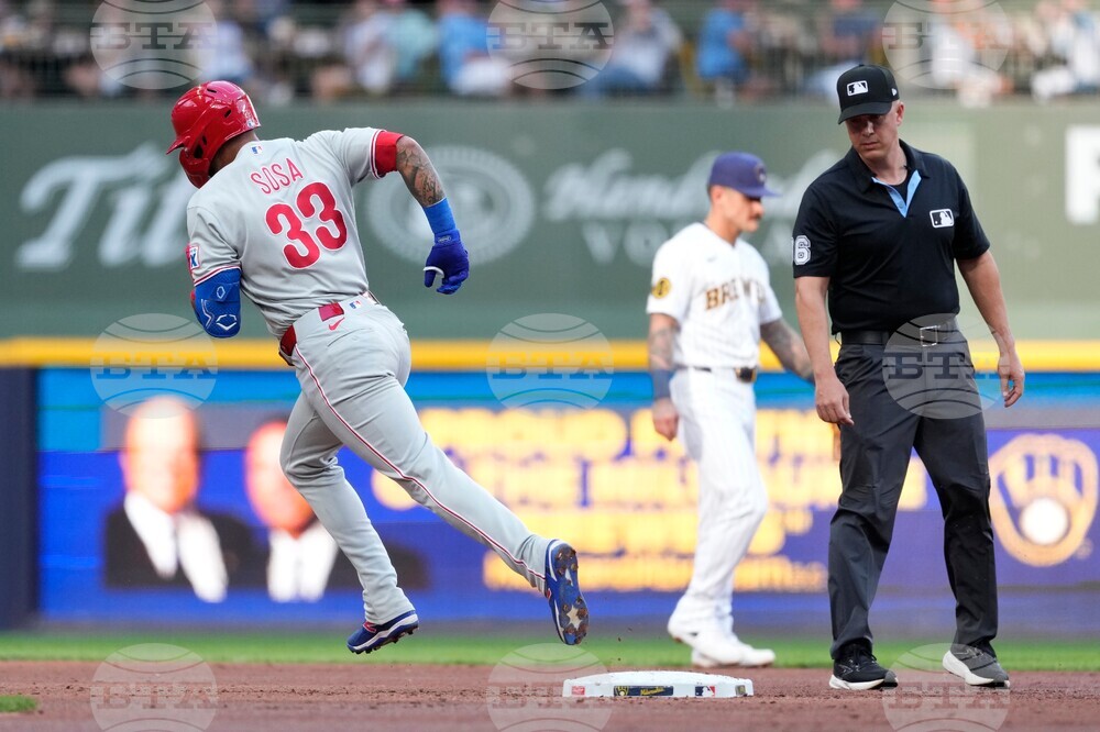 Phillies Brewers Baseball