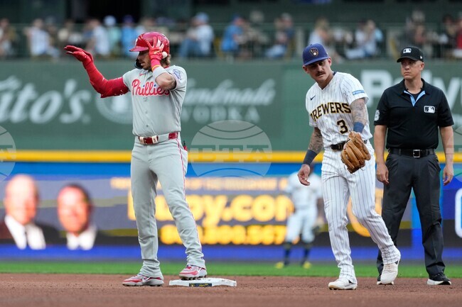 Phillies Brewers Baseball