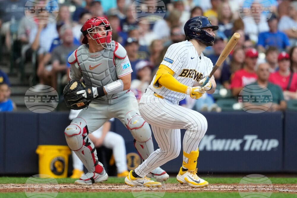 Phillies Brewers Baseball