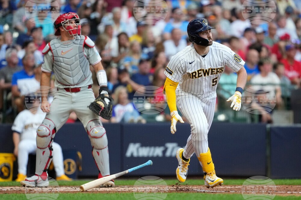 Phillies Brewers Baseball