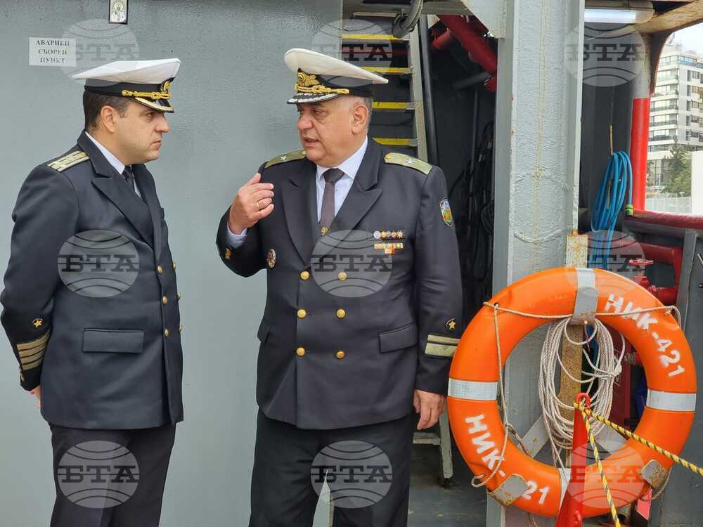 Гърция - Антарктида - НИК 421 - Представители на Висшето военноморско училище посетиха гръцката Военноморска академия в Пирея