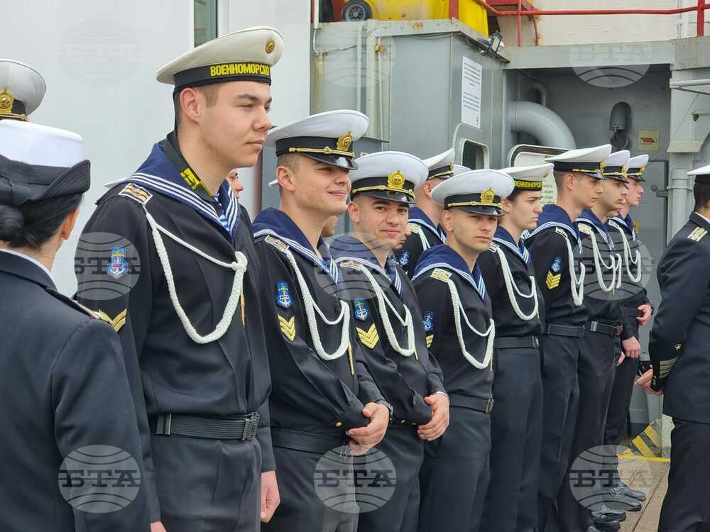Гърция - Антарктида - НИК 421 - Представители на Висшето военноморско училище посетиха гръцката Военноморска академия в Пирея