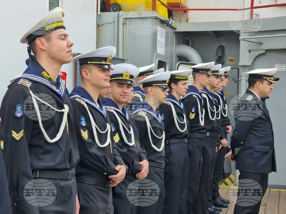 Гърция - Антарктида - НИК 421 - Представители на Висшето военноморско училище посетиха гръцката Военноморска академия в Пирея