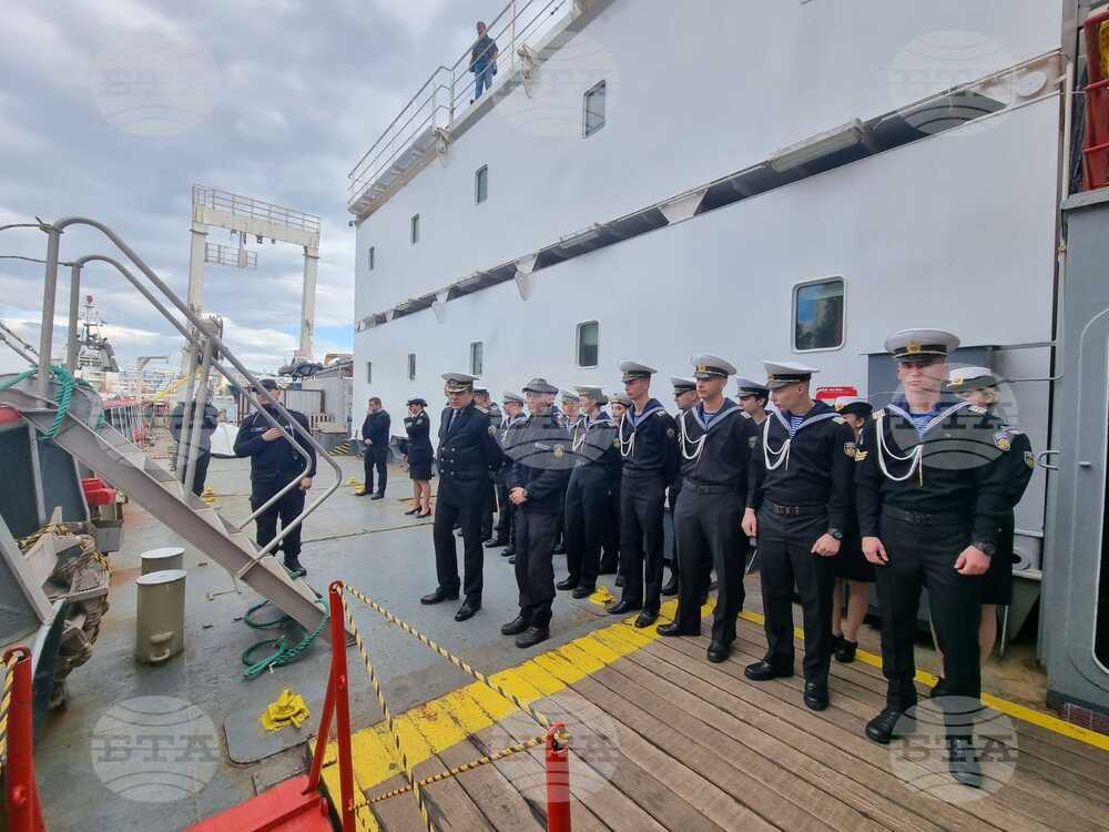 Гърция - Антарктида - НИК 421 - Представители на Висшето военноморско училище посетиха гръцката Военноморска академия в Пирея