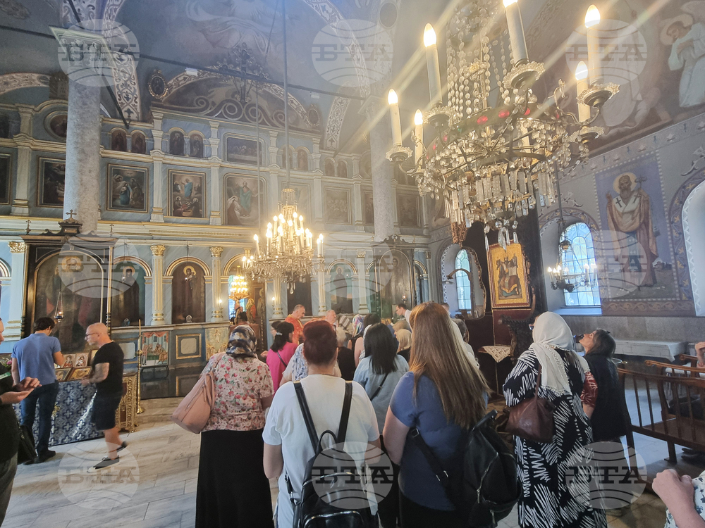 Плевен - храм „Света Параскева“ - неделно богослужение