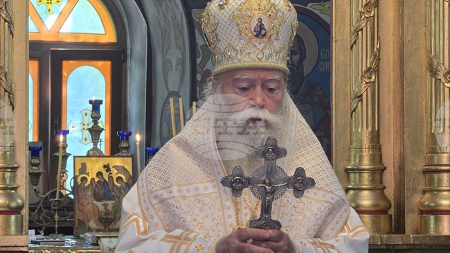 Великите българи трябва да ги търсим сред нашите светии, каза Ловчанският митрополит 