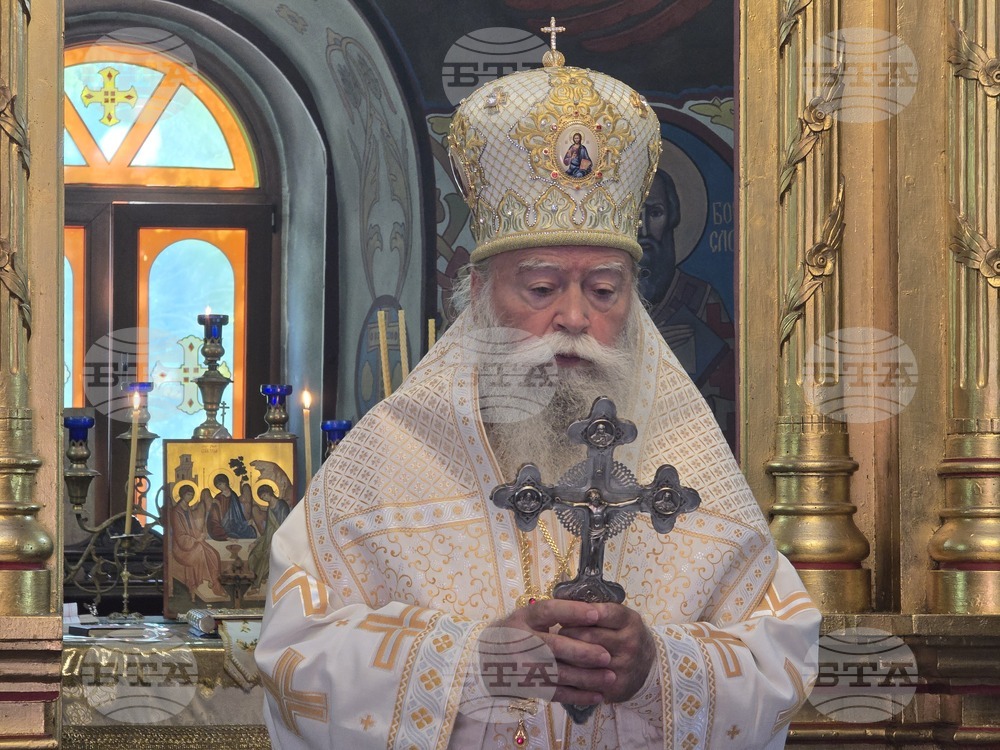 Великите българи трябва да ги търсим сред нашите светии, каза Ловчанският митрополит 