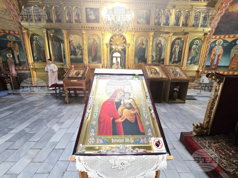 Ловеч - митрополит Гавриил - литургия