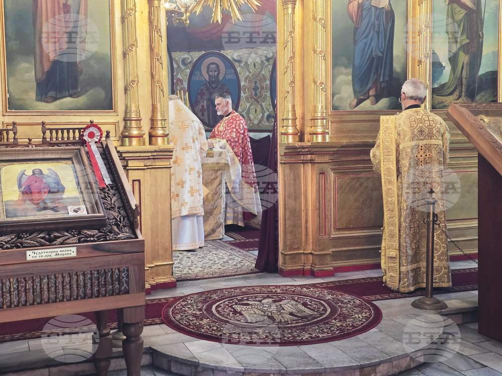 Ловеч - митрополит Гавриил - литургия