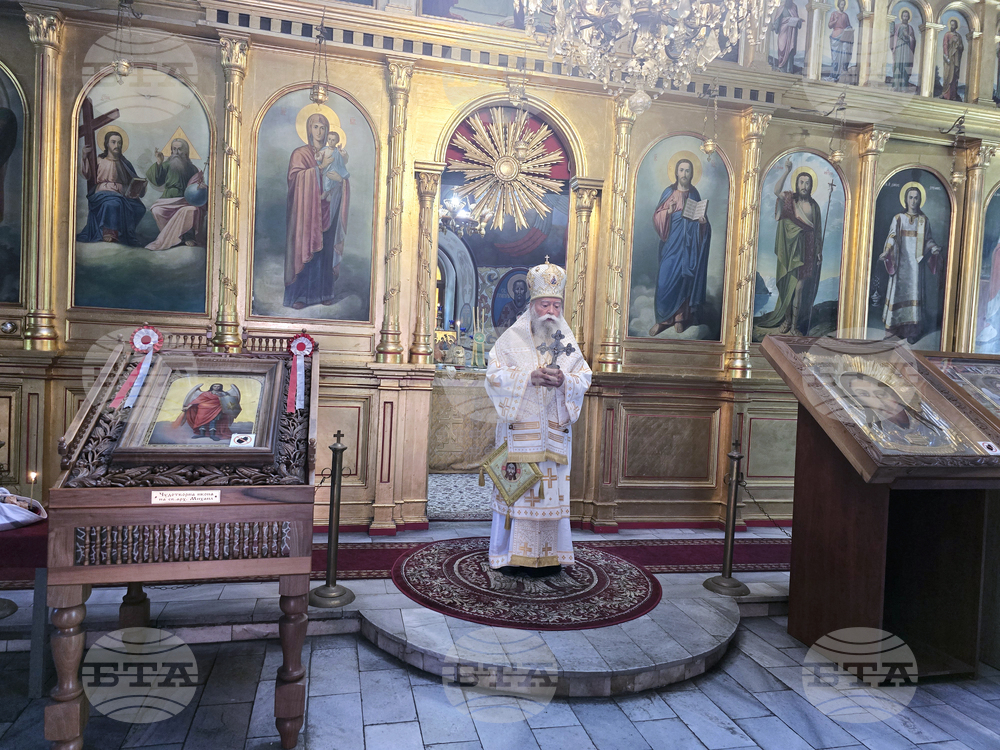 Ловеч - митрополит Гавриил - литургия