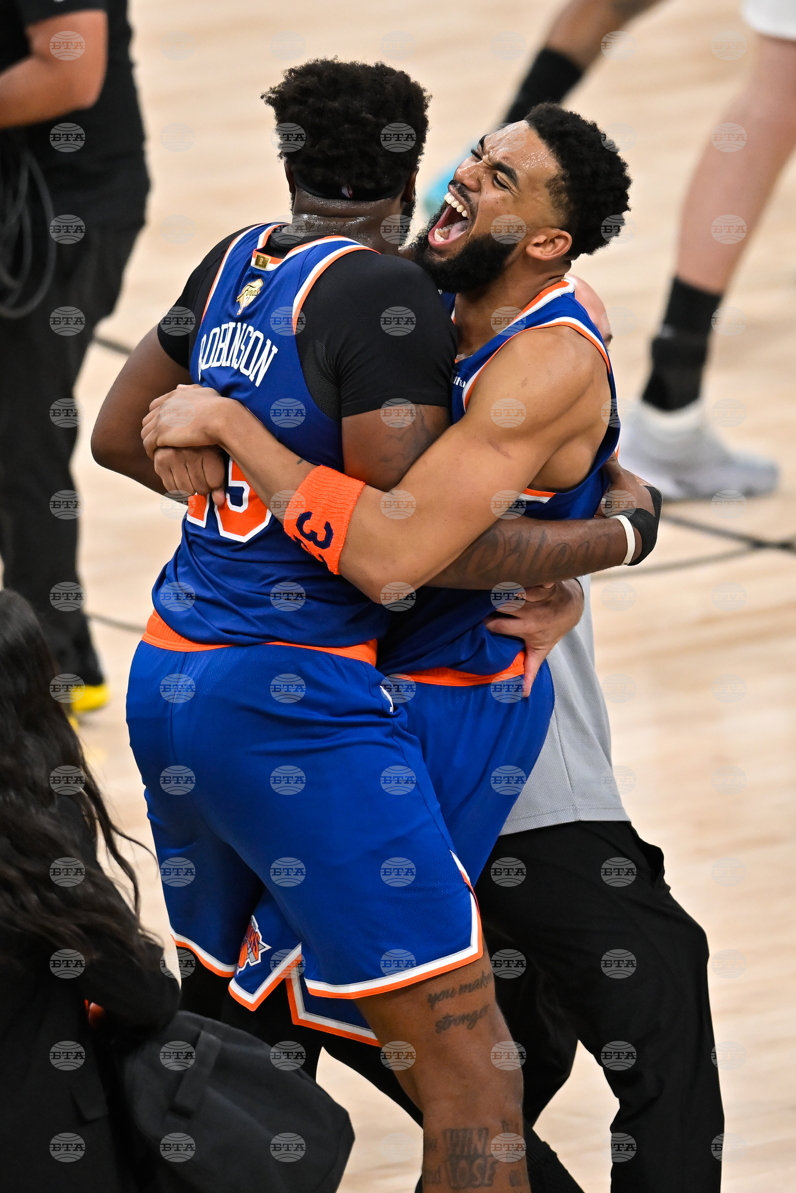CORRECTION APTOPIX NBA Finals Knicks Spurs Basketball