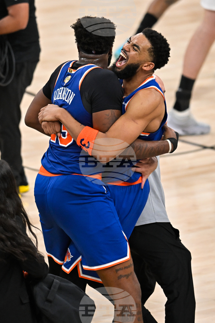 CORRECTION APTOPIX NBA Finals Knicks Spurs Basketball