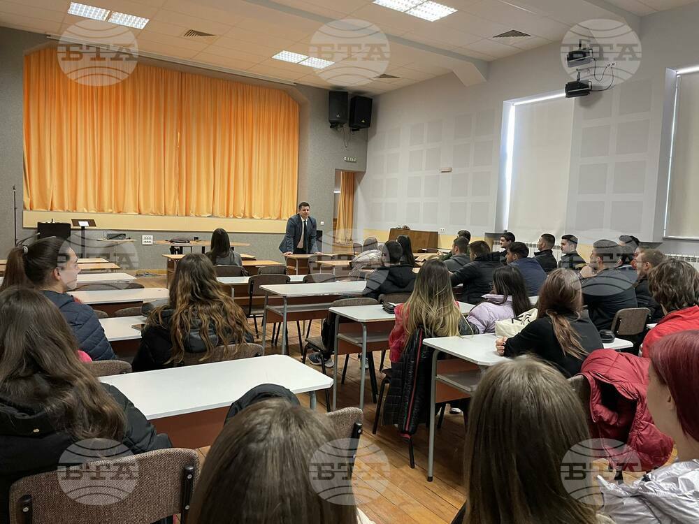 Община Ловеч: Прокурор проведе час по гражданско образование в Езиковата гимназия в Ловеч