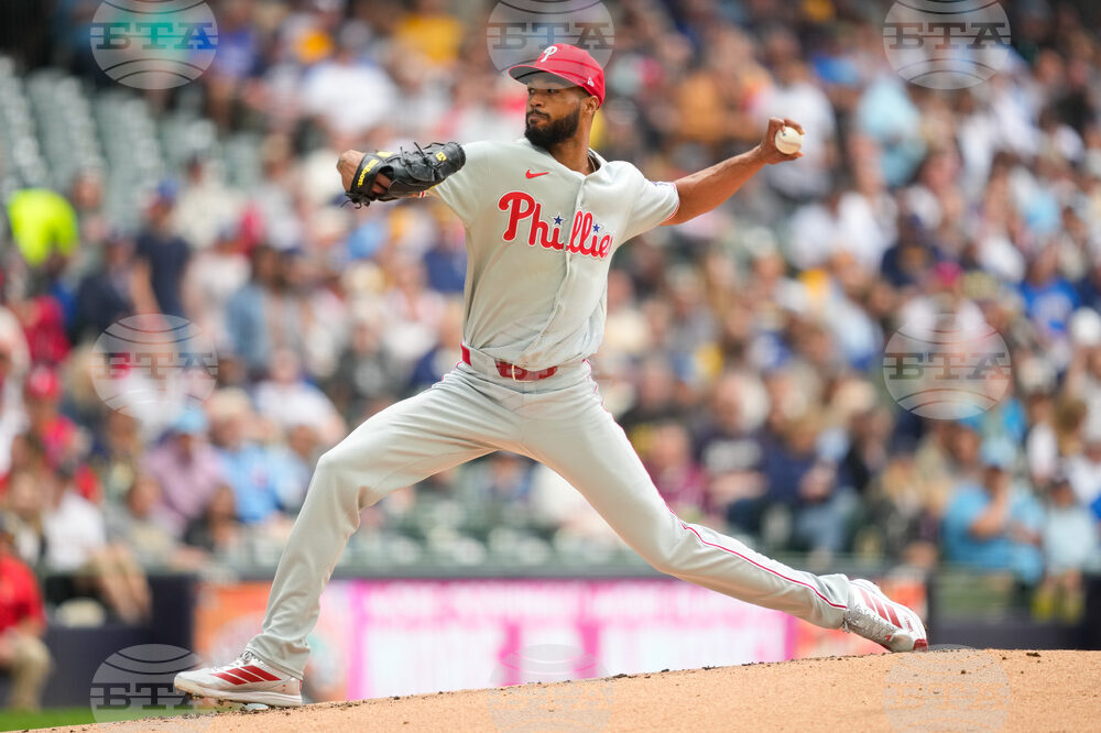 Phillies Brewers Baseball