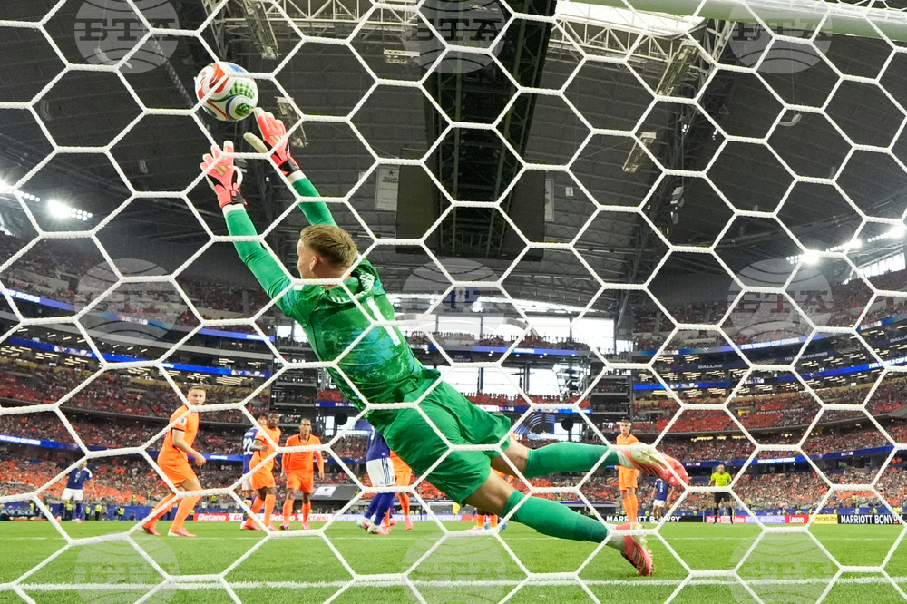 APTOPIX Japan Netherlands WCup Soccer
