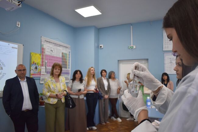 Община Разград: 10 кабинета са обновени по проекта за STEM център в ПГИ“Робер Шуман“-Разград