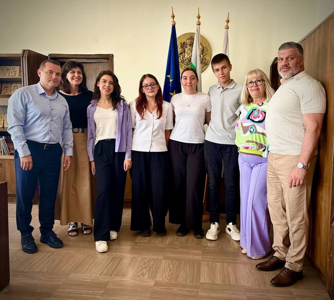 Пенчо Милков пожела успех на новото ръководство на Младежкия парламент