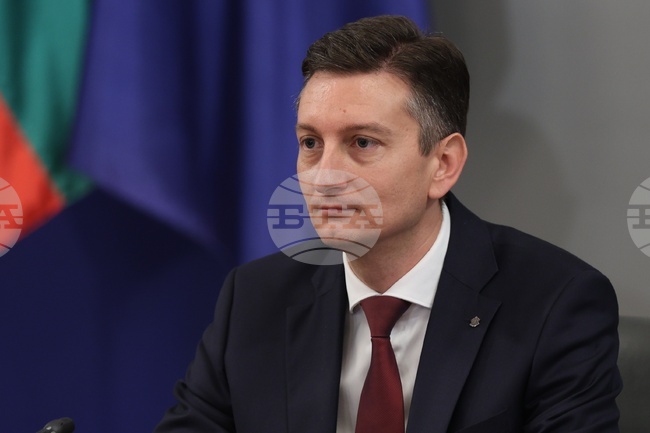 Мобилно приложение, надграждащо платформата „Колко струва“, ще бъде представено идните седмици, съобщи министър Иван Василев