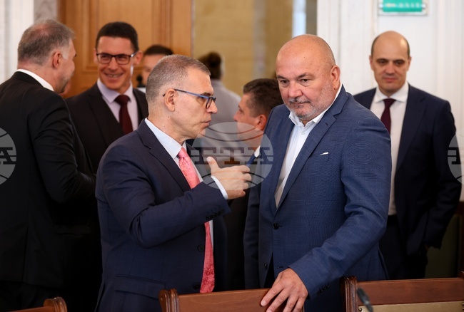 Трябва да се вземе дълг тази година, защото трябва да се покрива дефицитът, смята председателят на Фискалния съвет Симеон Дянков 