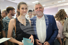 Ловеч - Езикова гимназия - връчване на дипломи