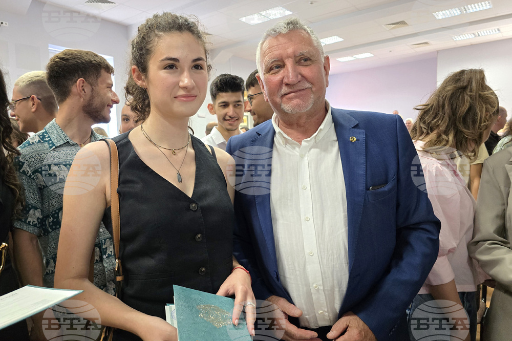 Ловеч - Езикова гимназия - връчване на дипломи