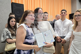 Ловеч - Езикова гимназия - връчване на дипломи