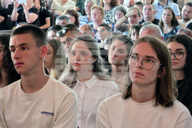 Ловеч - Езикова гимназия - връчване на дипломи
