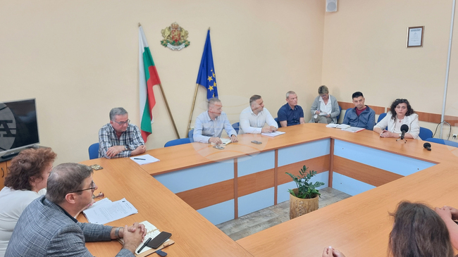 Жители на квартал „Рилци“ в Добрич поставиха проблемите с канализацията и лошото състояние на уличната мрежа на среща с областния управител