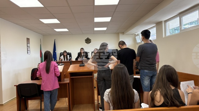 Със симулиран съдебен процес завърши лекционният курс на Образователната програма в Окръжен съд – Ловеч