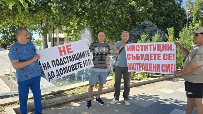 Жители на Свищов излязоха на протест срещу изграждането на две електрически станции в кв. „Симеон Ванков“