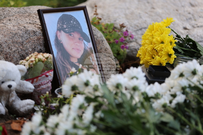 Граждани в Благоевград се събраха на второ мирно бдение в памет на загиналото 16-годишно момиче в града