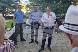 Ж.к. "Бели брези" - протестно събиране срещу строеж на осеметажна сграда