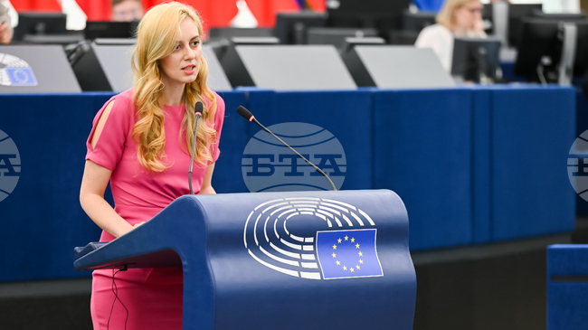 Рада Лайкова поиска ЕС да защити правата на българите в Република Северна Македония след палежа на автомобили на българското посолство