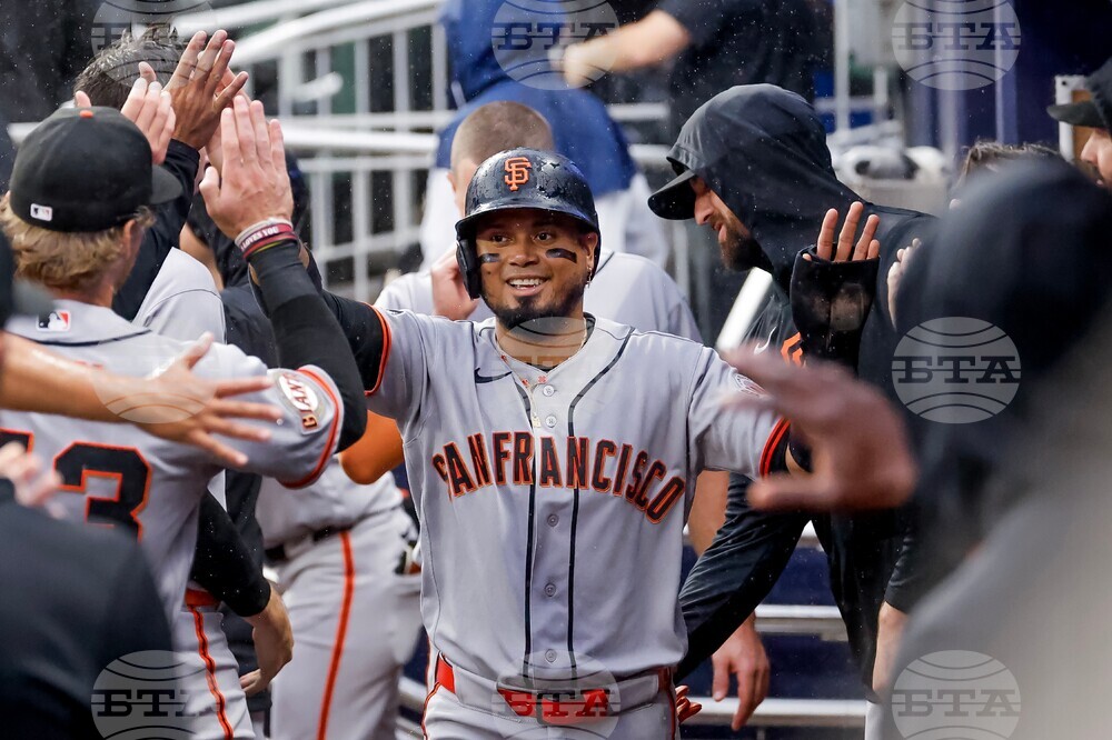 Giants Braves Baseball