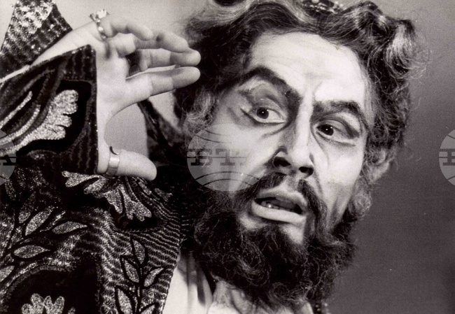 Непоказвани картини на Никола Гюзелев са подредени в изложба