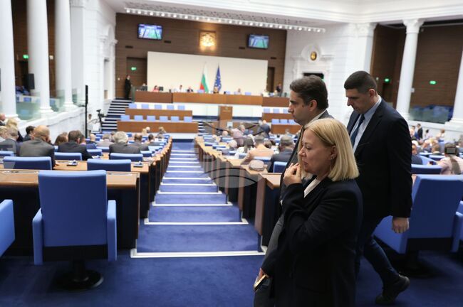 Bulgarian Lawmakers Freeze Their Salaries at March 2026 Levels