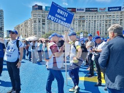 Румъния - Букурещ - протест на учители