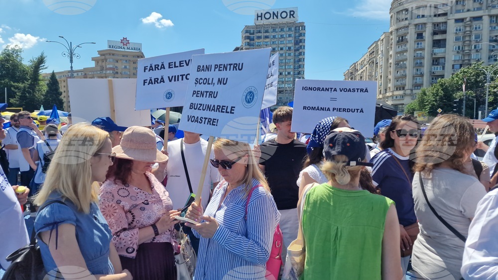 Румъния - Букурещ - протест на учители