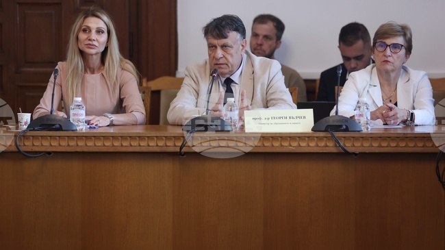 Заместник-министрите на образованието представиха приоритетите за работата на министерството пред парламентарната комисия