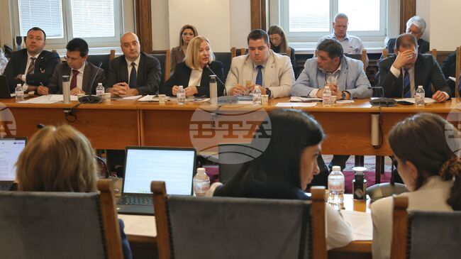До встъпването на новоизбраните членове ВСС отлага решения, които пряко са свързани с функционирането на съдебната система, прие правната комисия