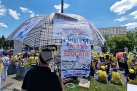Румъния - Букурещ - протест на учители