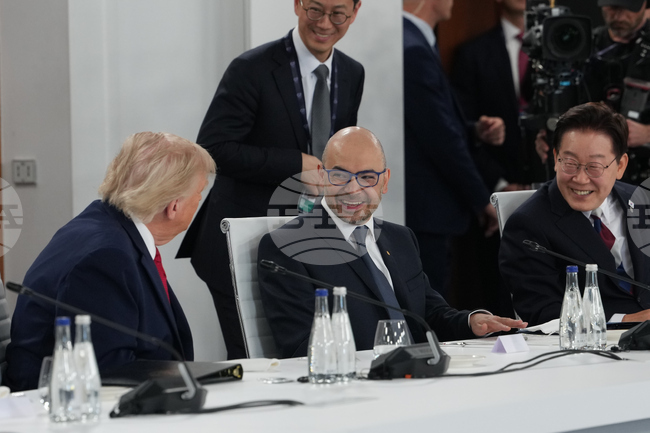CORRECTION France G7 Summit Trump