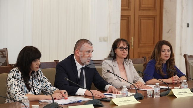 Регионалната свързаност и безопасността са водещи за транспортното министерство, заяви Георги Пеев