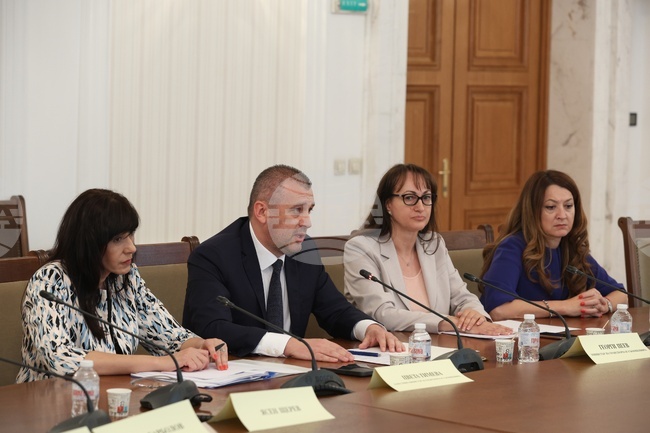 Регионалната свързаност и безопасността са водещи за транспортното министерство, заяви Георги Пеев