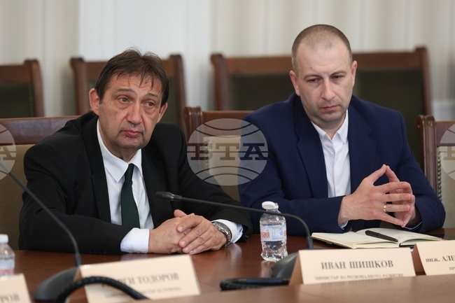 Пътните ремонти ще приключат преди активния туристически сезон, увериха регионалният министър и председателят на АПИ