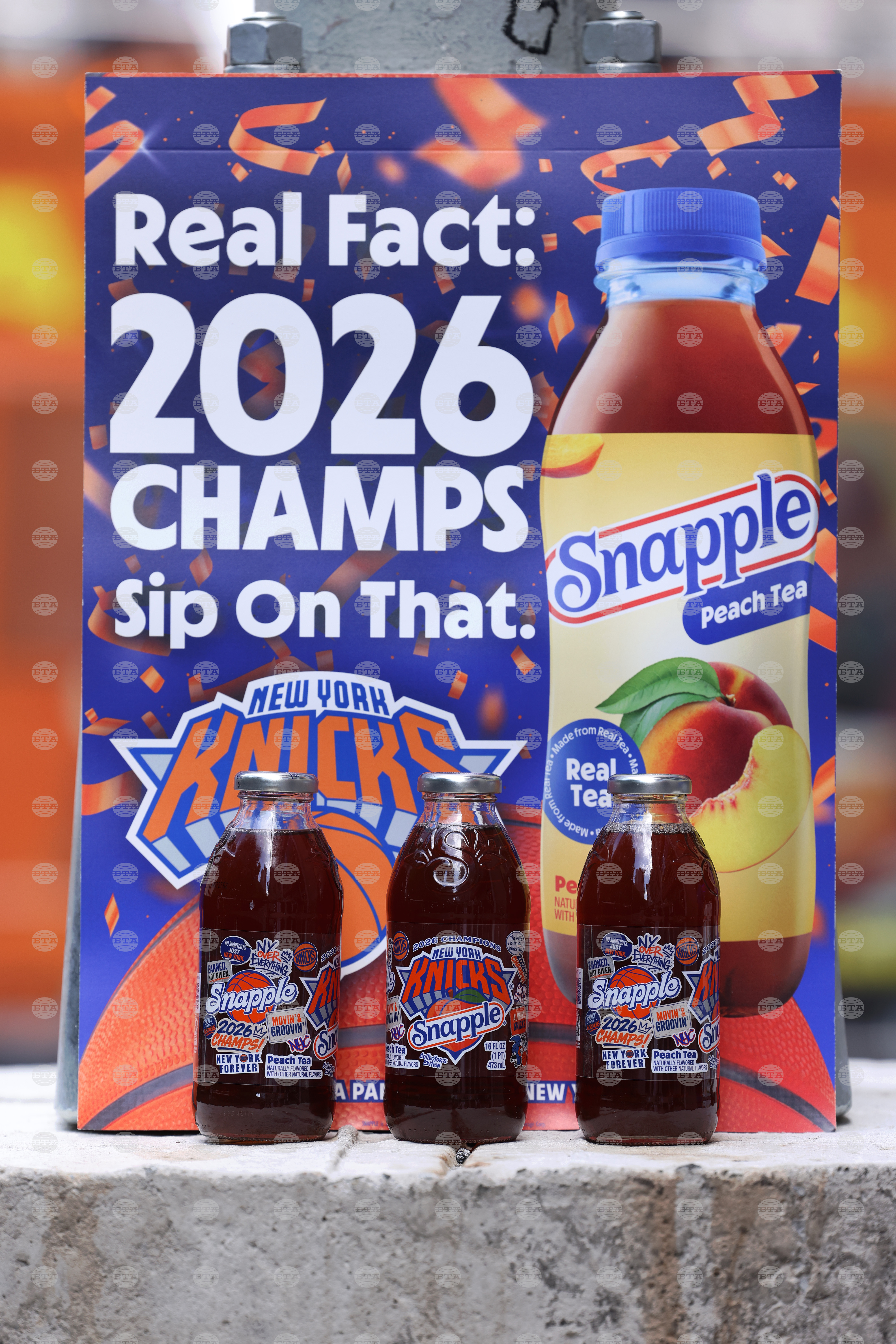 Snapple Limited Edition Knicks Glass Bottle Drop