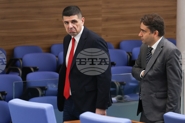 "Демократична България" призова Десислава Атанасова да подаде оставка като конституционен съдия след изслушването на министър Демерджиев 