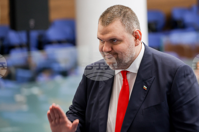 Подкрепяме постигнатото замразяване на договора с „Боташ“, заявява Делян Пеевски в позиция